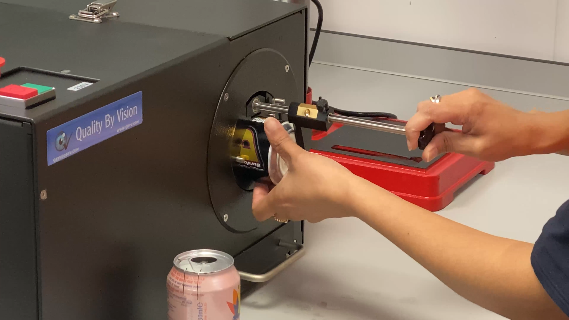 Automatic beverage seam saw cutting a can